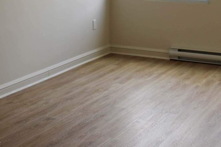 Plancher laminé flottant, Lévis