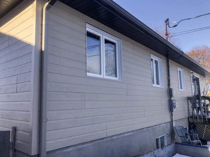 Façade de maison revêtue de Maibec Soffites, Lévis