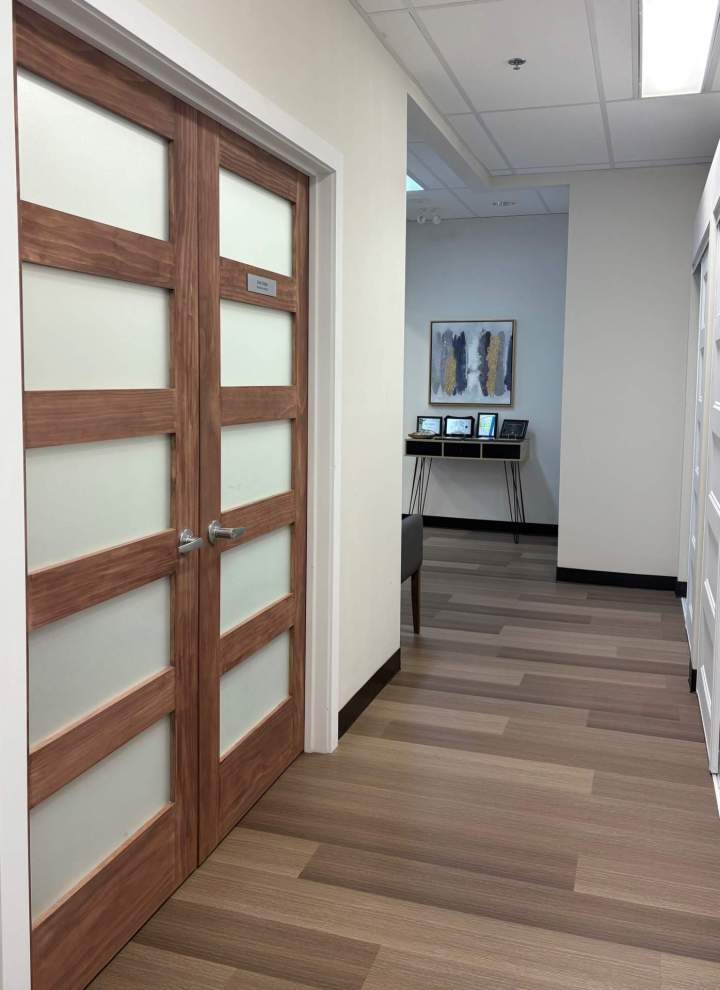 Couloir de bureau moderne, Lévis