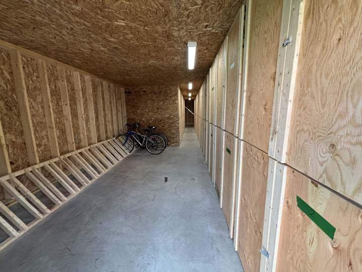 Couloir technique cloisonné OSB, Lévis