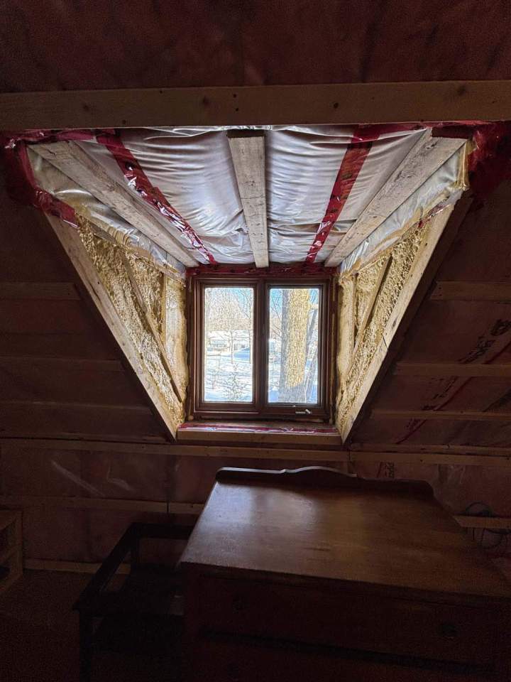 Création d'ouverture par pose de fenêtre de toit, Lévis