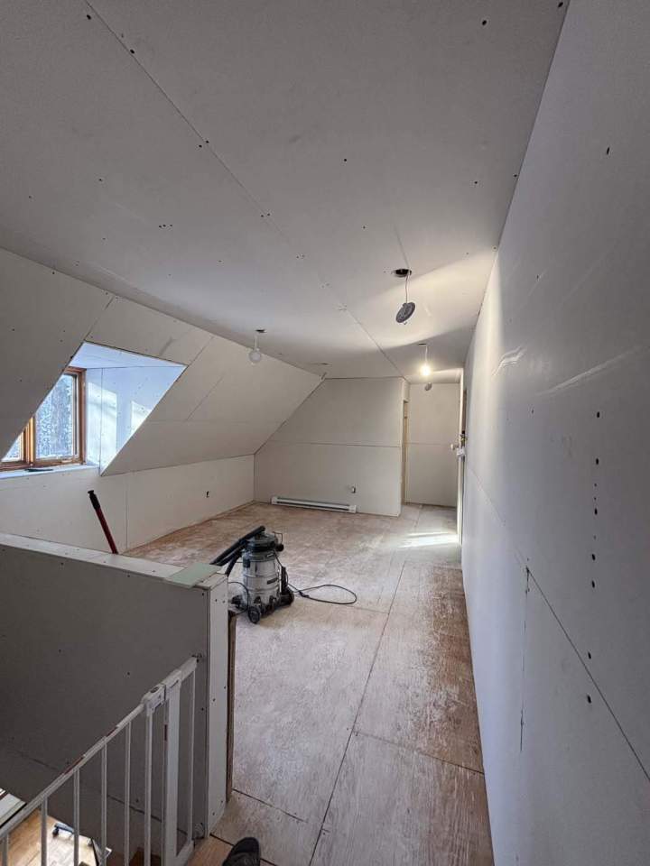 Plaques de plâtre en cours de finition, Lévis